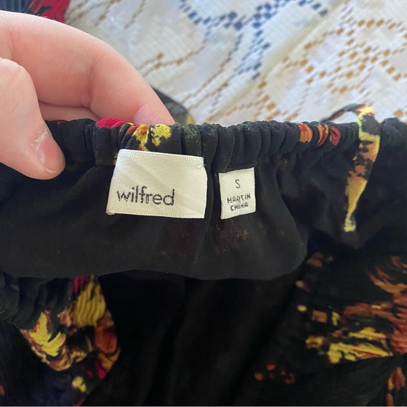 Aritzia Wilfred • Talence Off The Shoulder Floral Blouse in Black/Rose - Picture 9 of 12